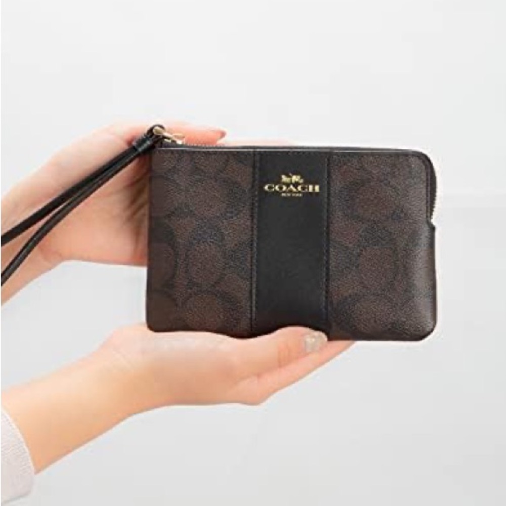 NWT COACH Corner Zip Wristlet